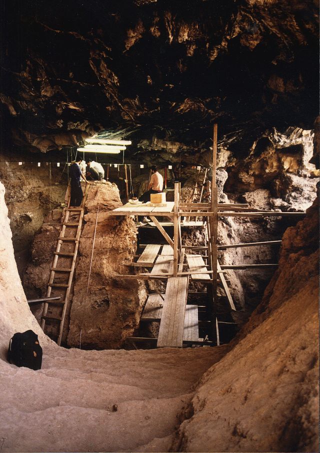 antalya’ya 30 km karain mağarası