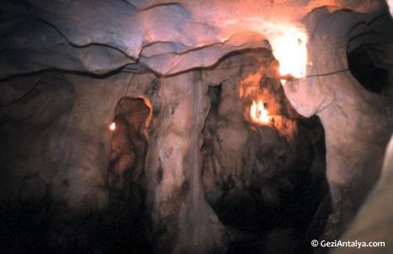 atalya’nın kuzeydoğusunda karain mağarası