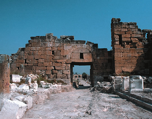 hierapolis antik kenti giriş kapı