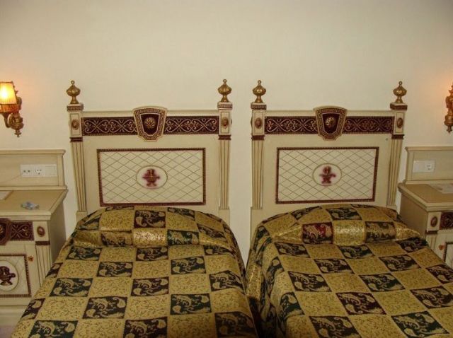 orient palace oteli yatak odası