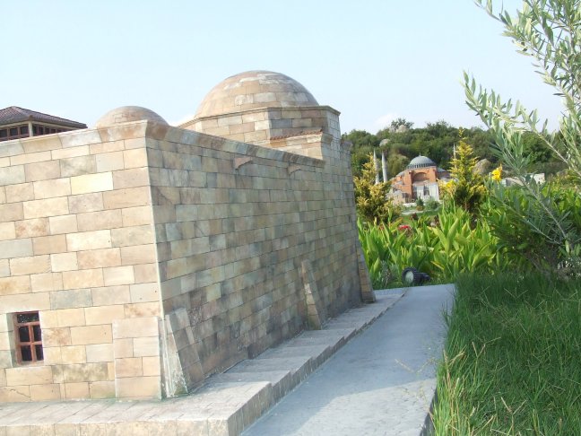 tarhi taşlarla yapılmış alaaddin camisi